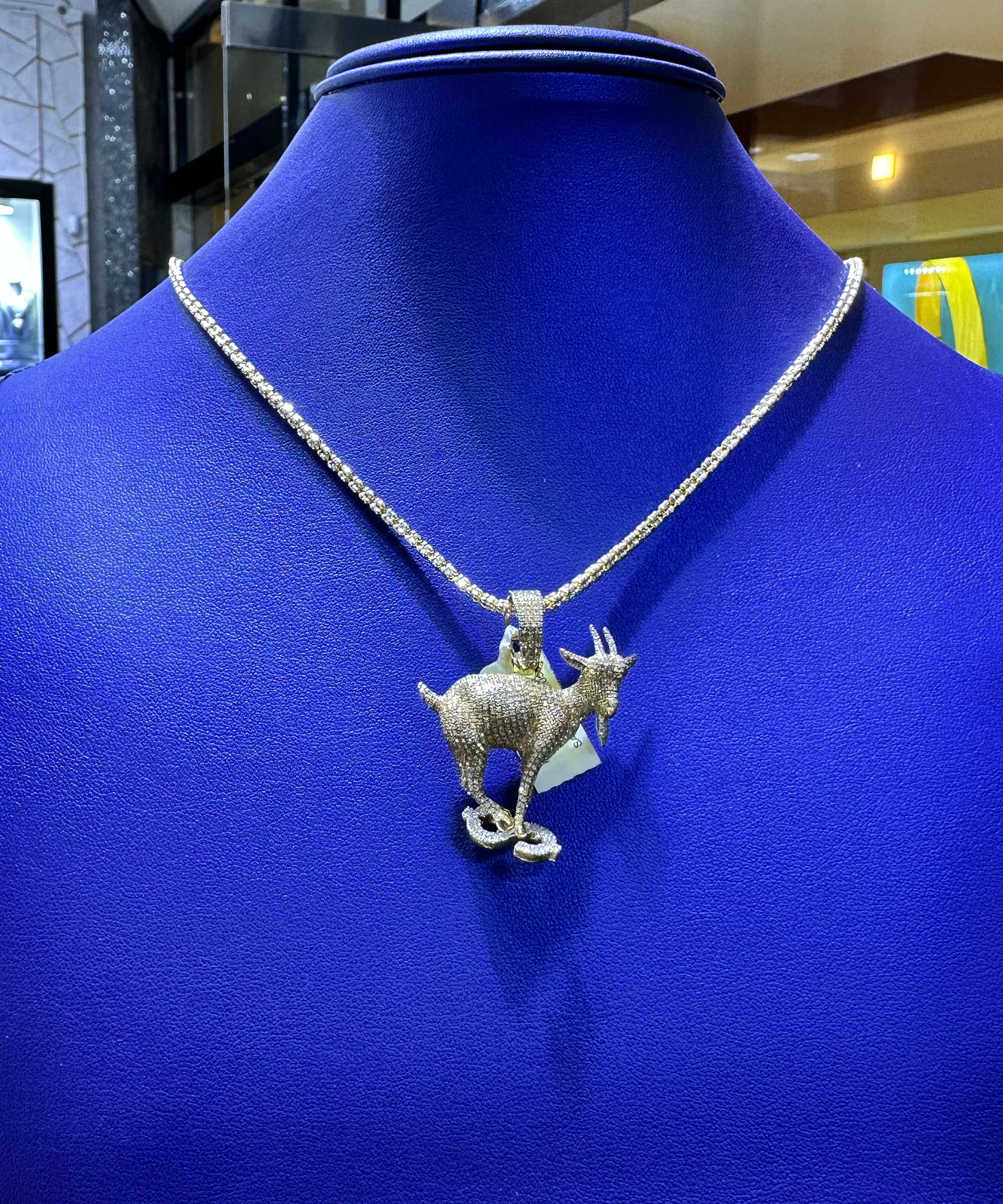 1.50ctw Natural Diamond Deer Pendant in 10K Gold