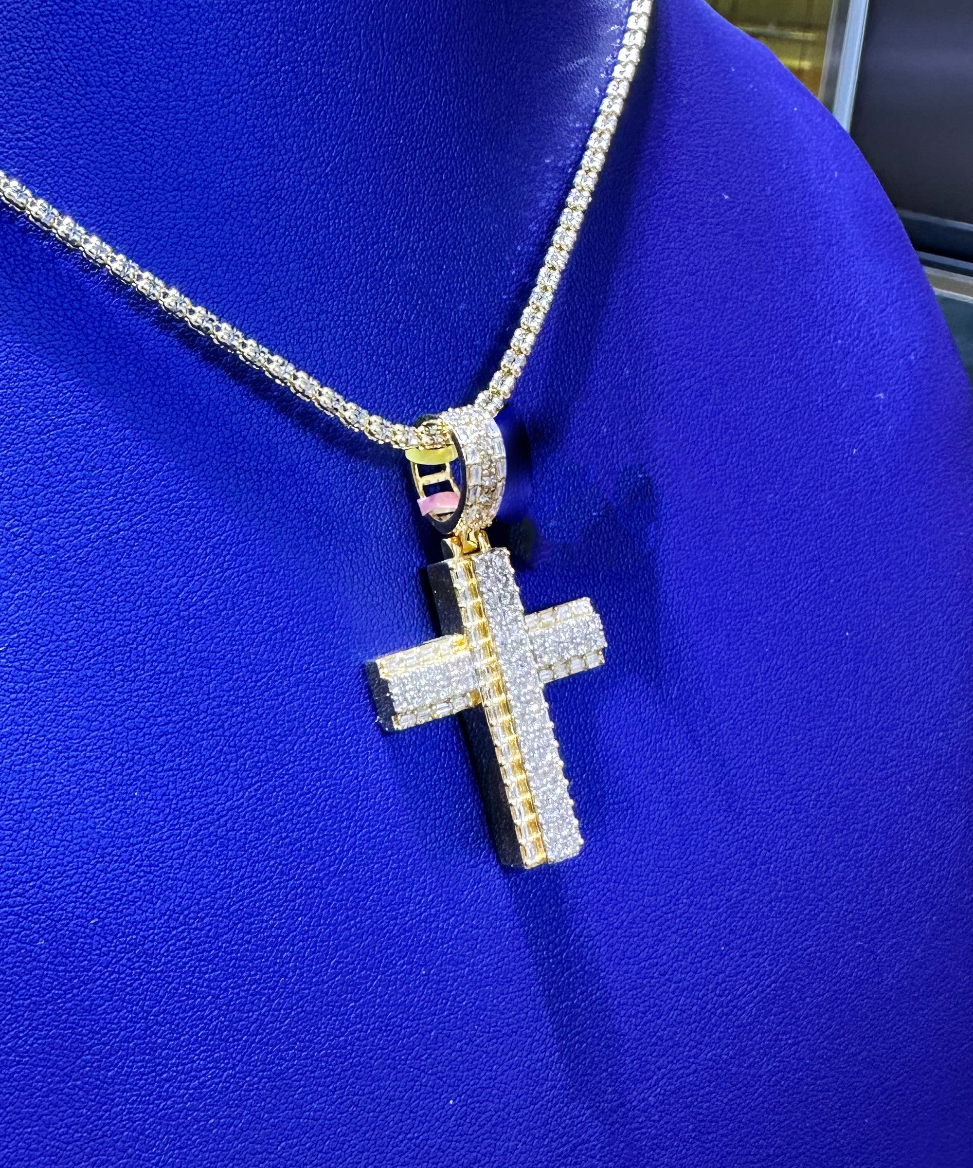 1.83ctw Natural Diamond Cross Pendant in 10K Gold
