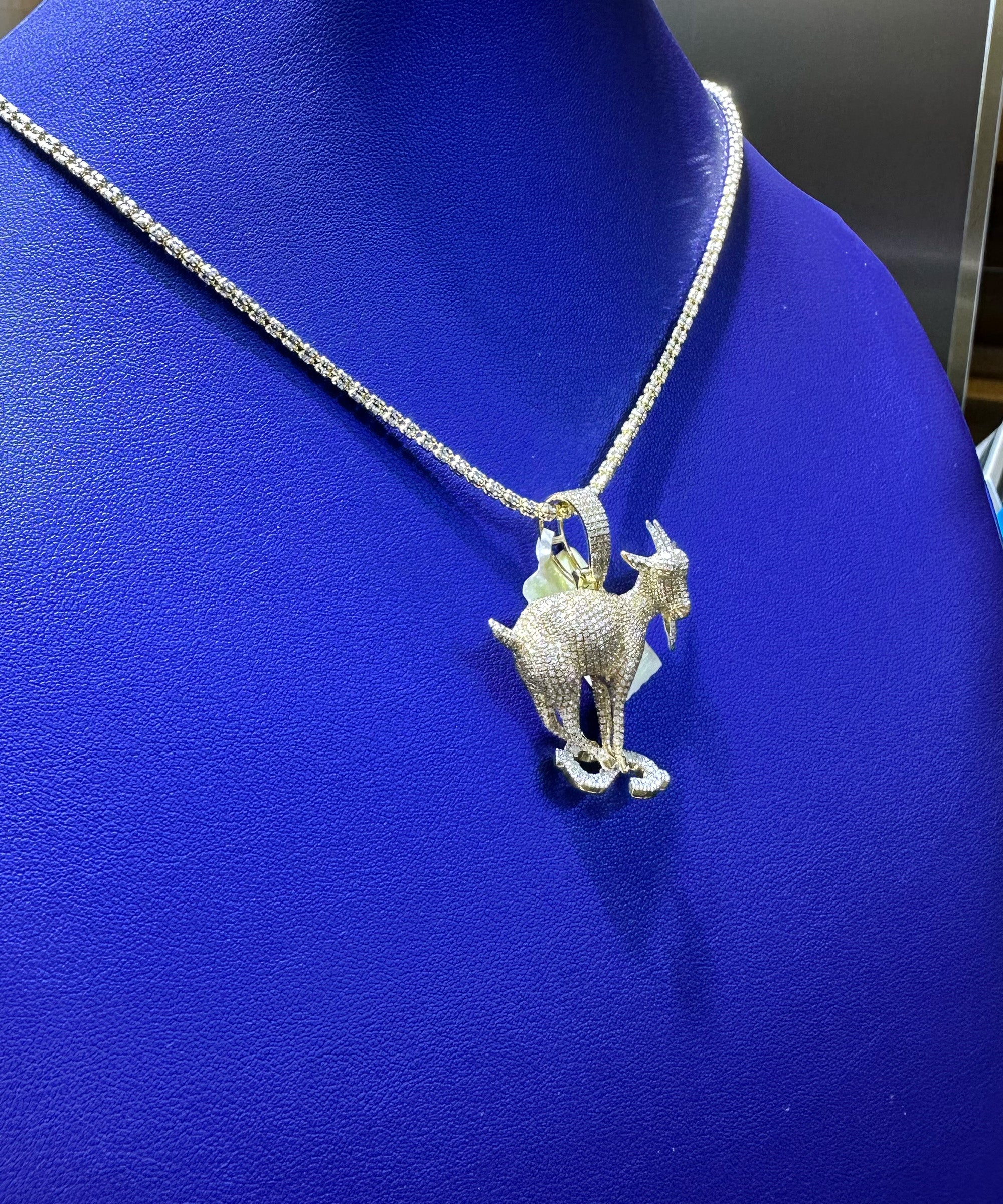 1.50ctw Natural Diamond Deer Pendant in 10K Gold