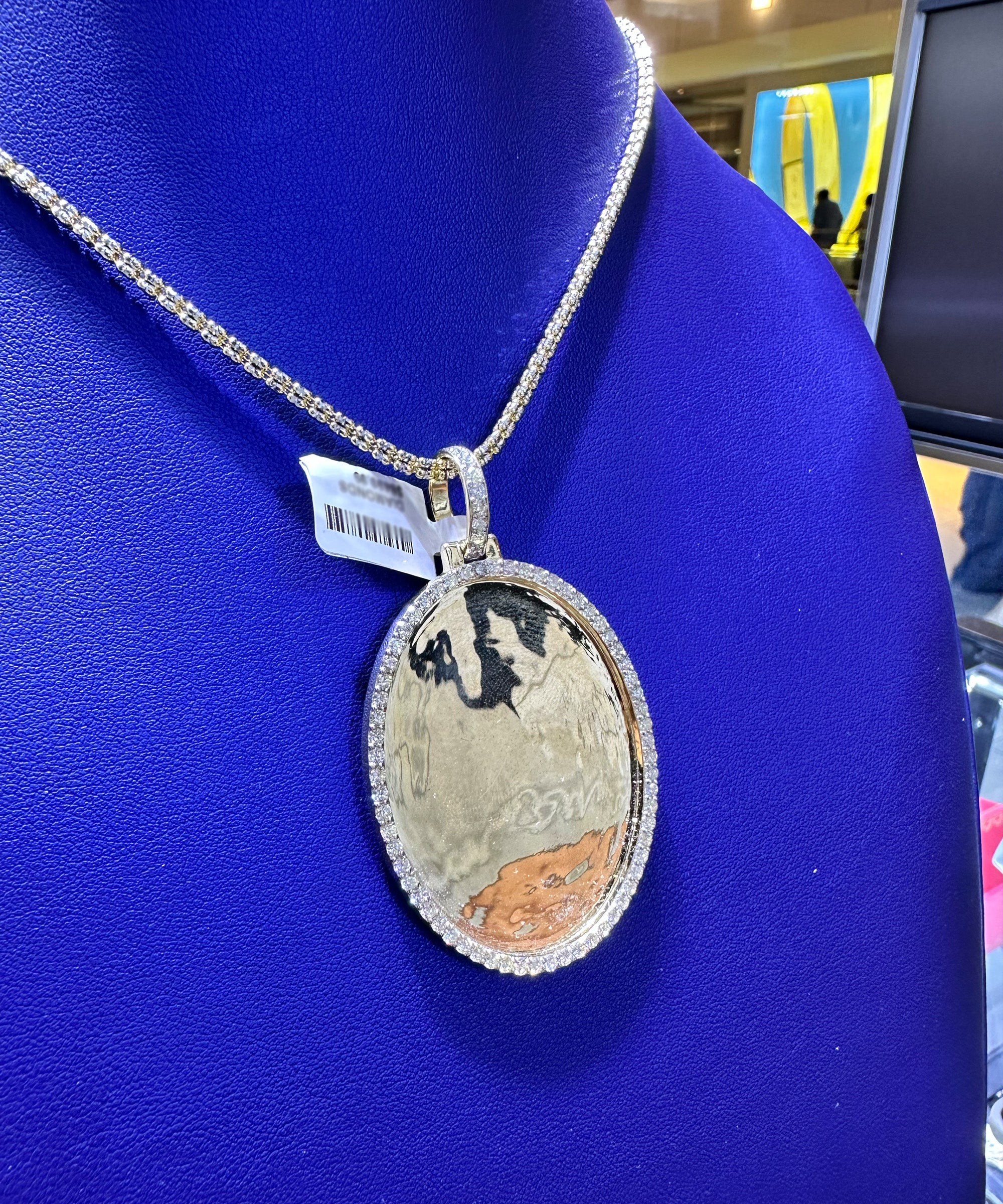 2.50ctw Natural Diamond Memory Charm Oval Pendant in 10K Gold