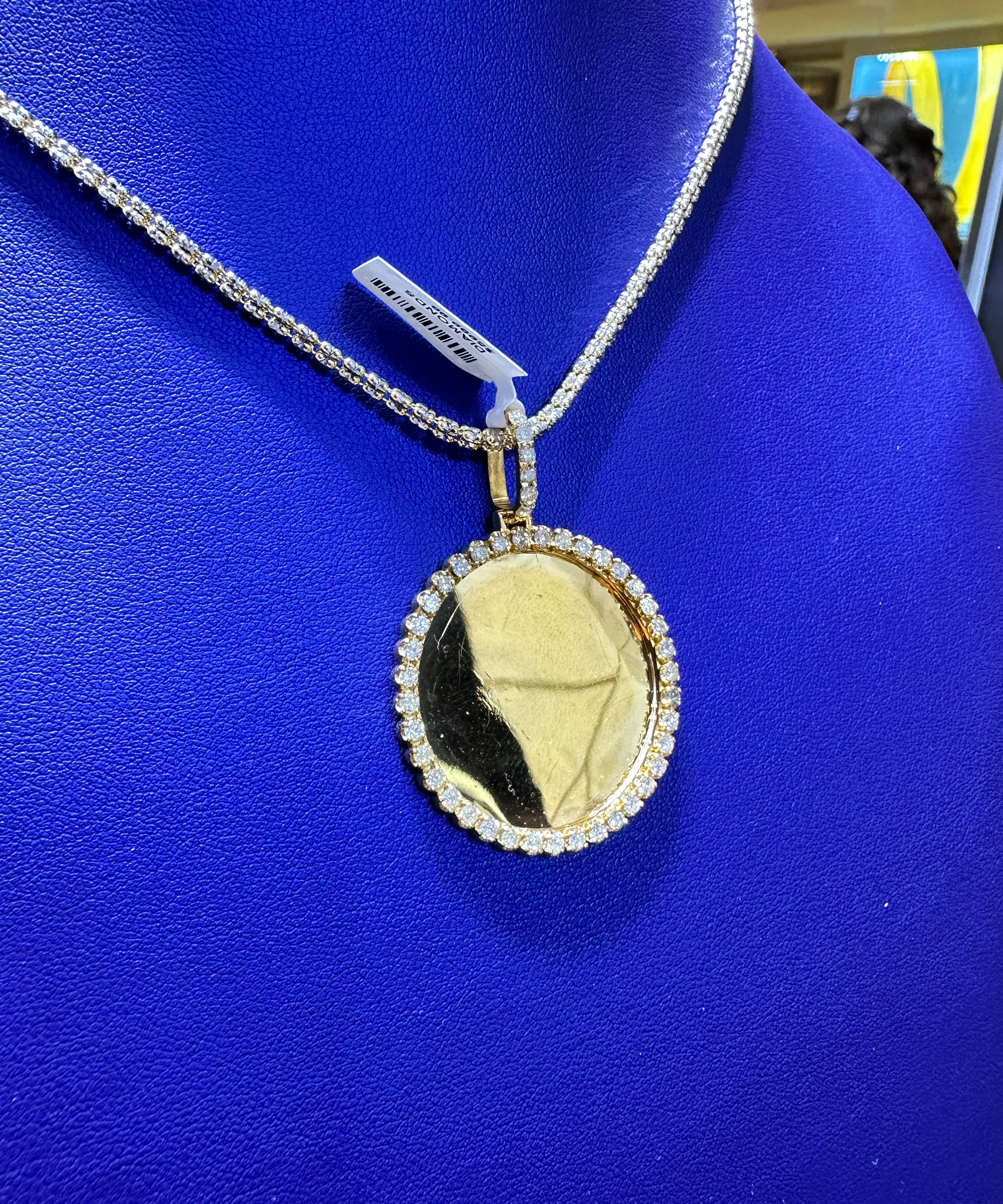 2.25ctw Natural Diamond Memory Charm Round Pendant in 10K Gold