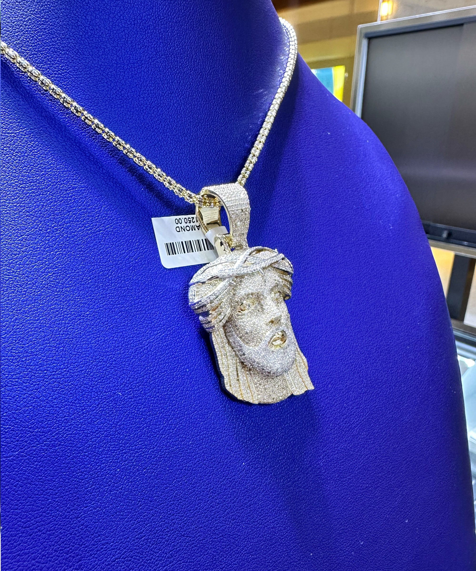 4.00ctw Natural Diamond Jesus Face in 10K Gold
