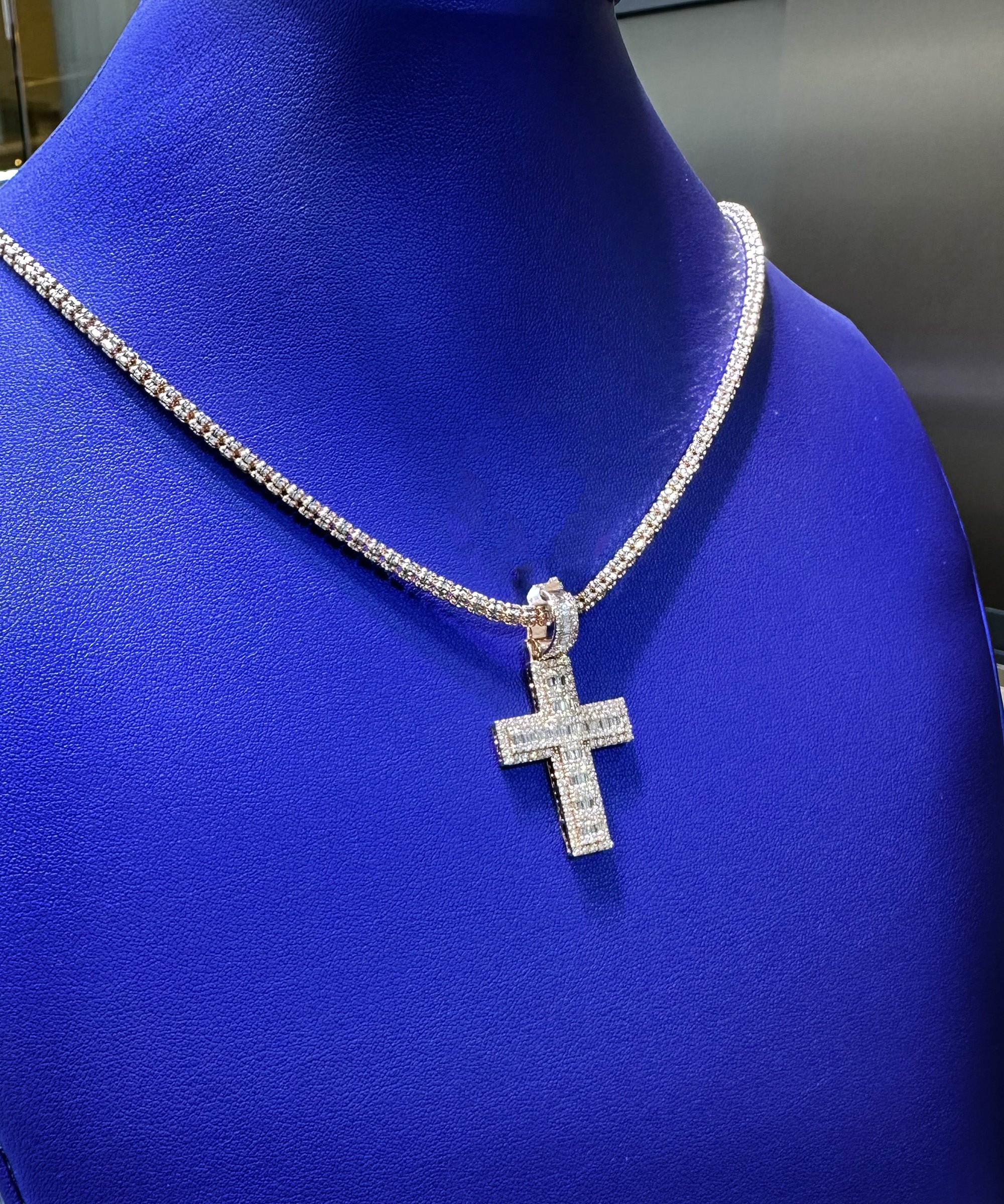 1.75ctw Natural Diamond Cross Pendant in 10K Gold