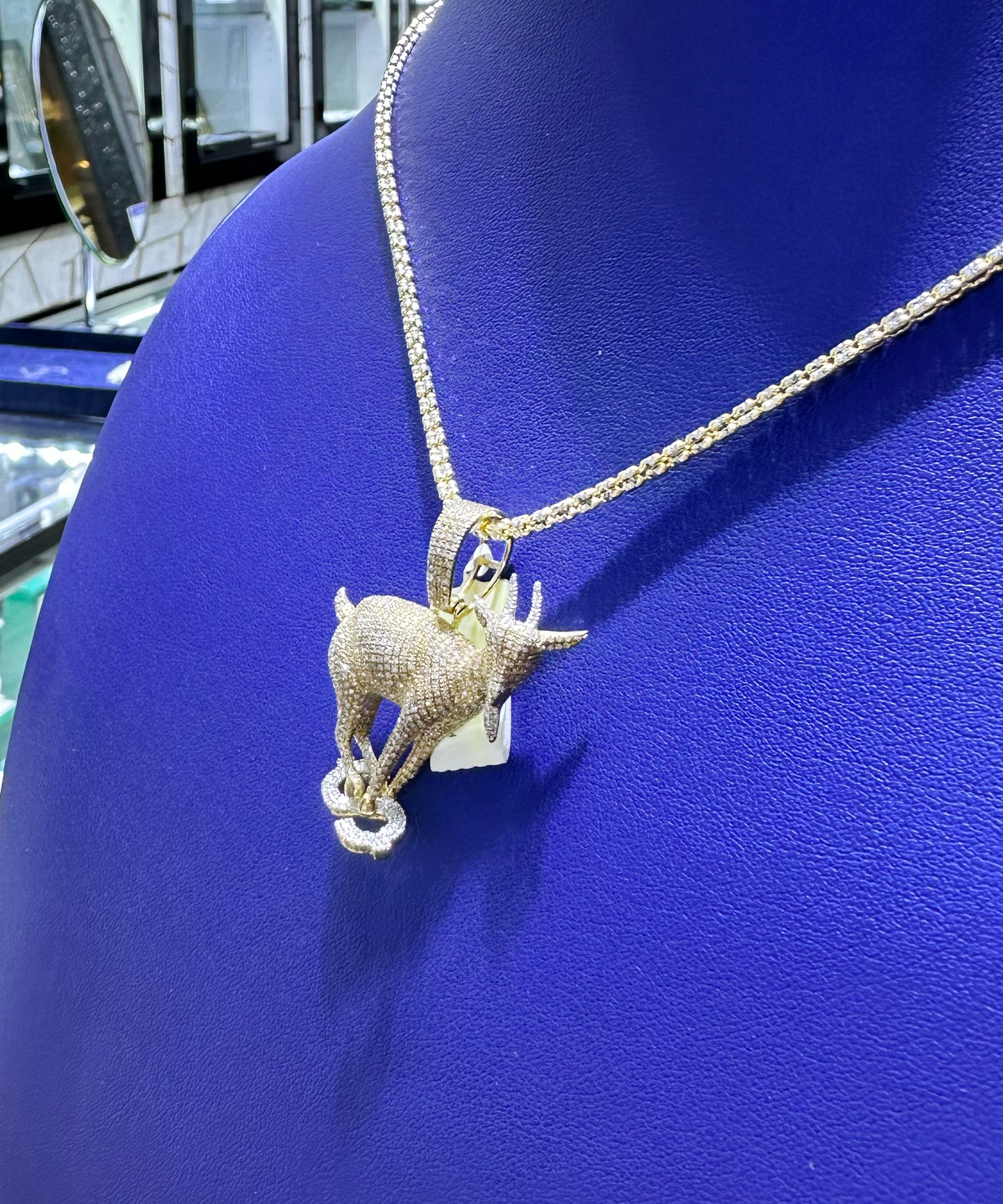 1.50ctw Natural Diamond Deer Pendant in 10K Gold