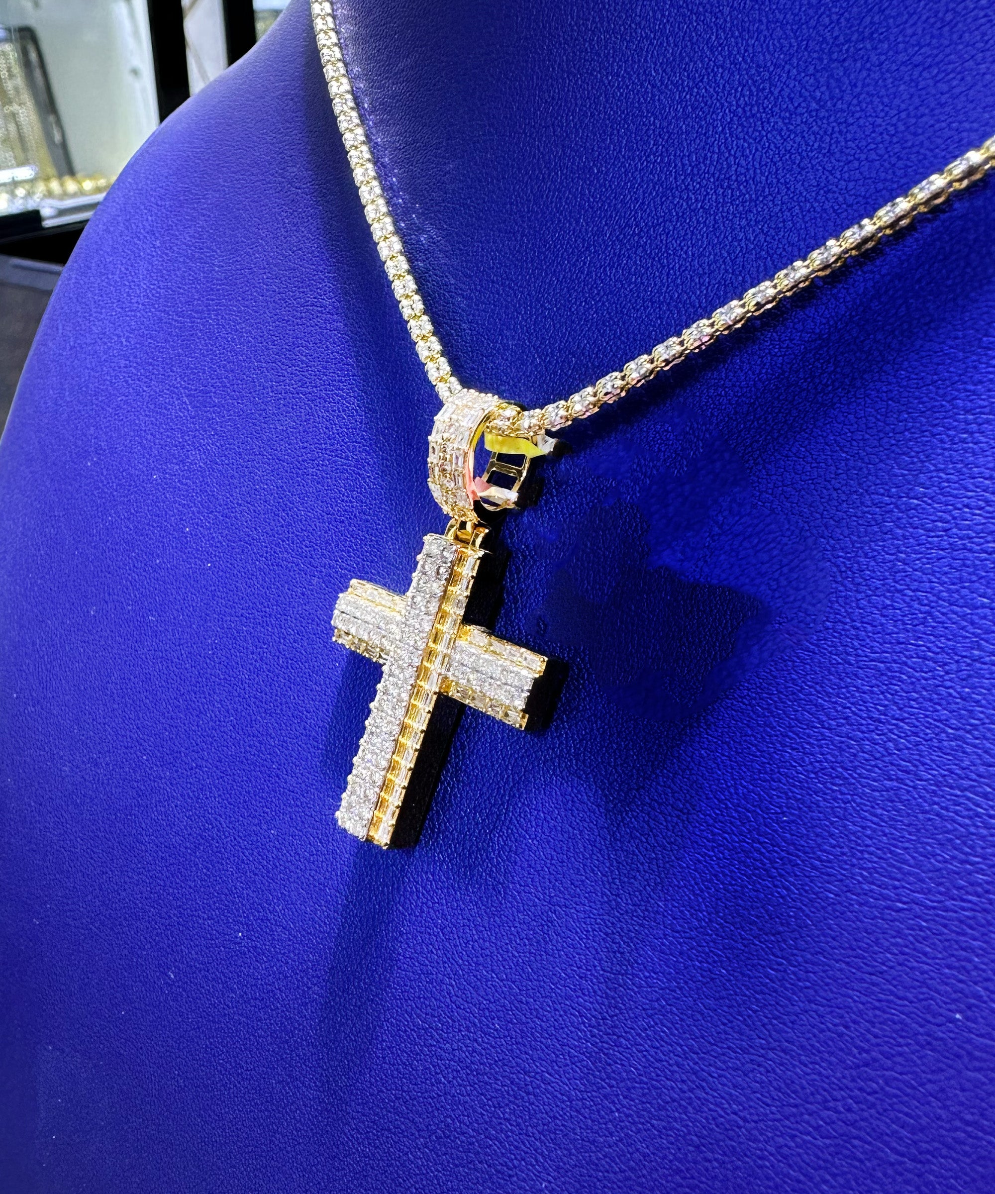 1.83ctw Natural Diamond Cross Pendant in 10K Gold
