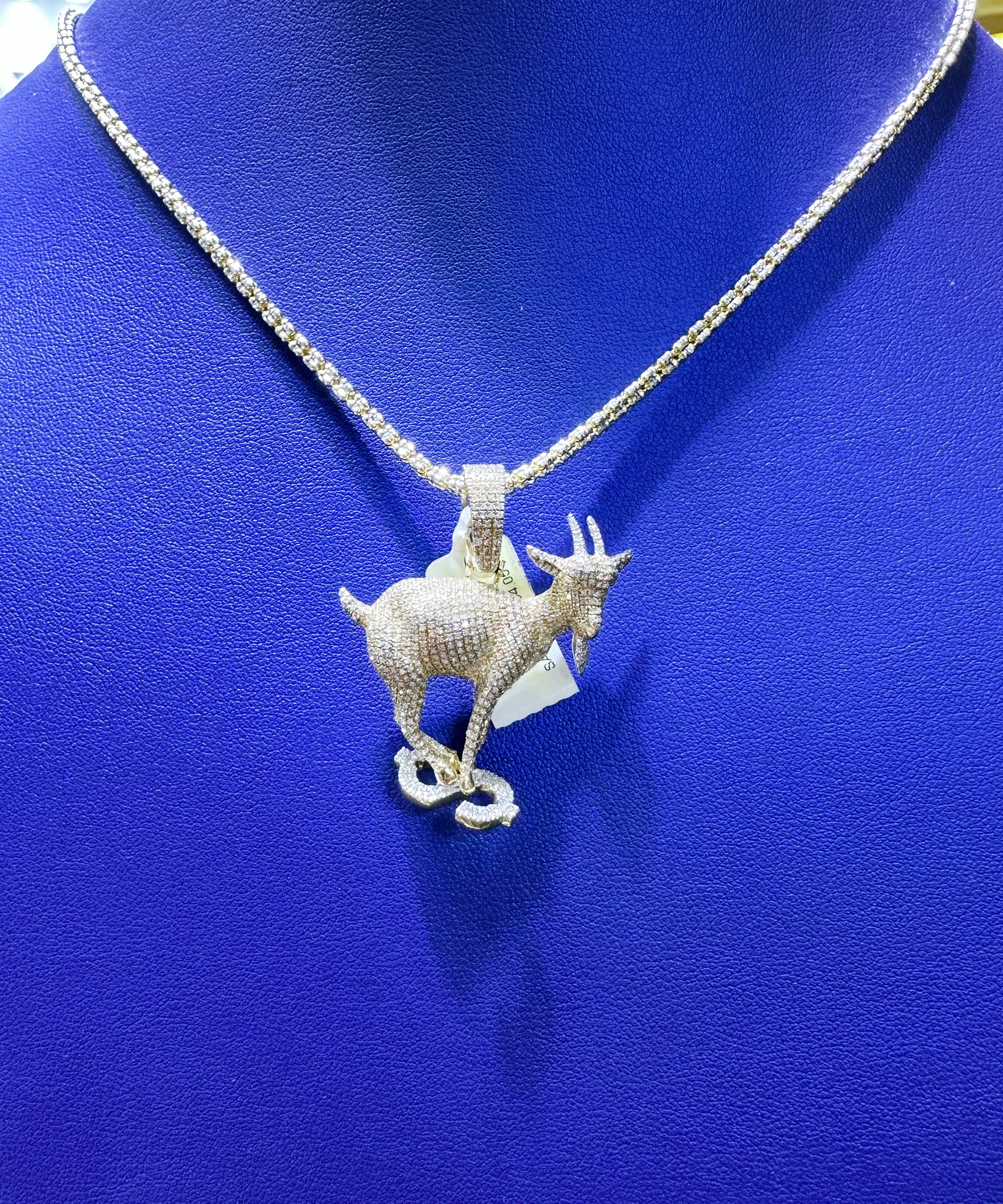 1.50ctw Natural Diamond Deer Pendant in 10K Gold