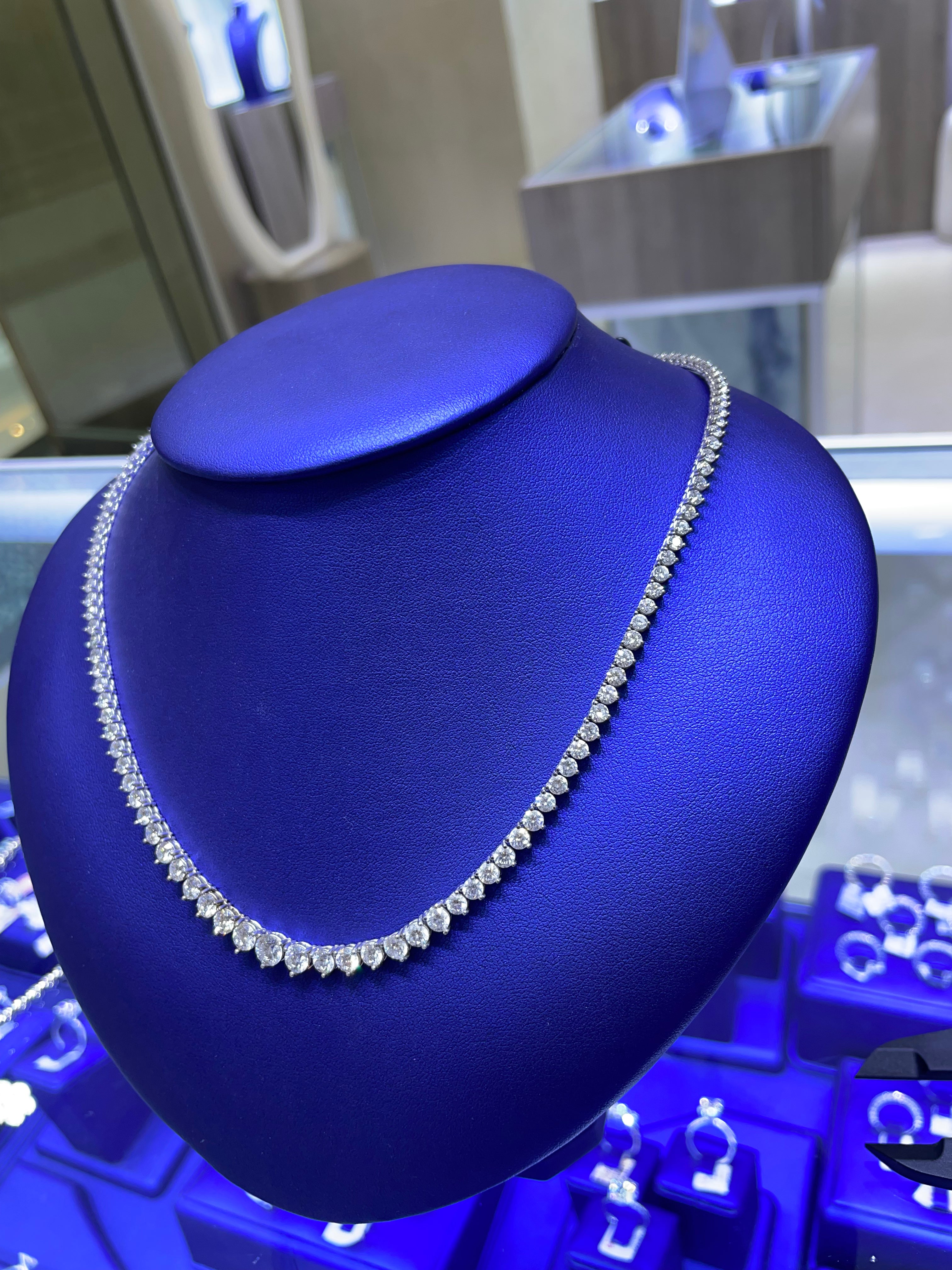 14K Gold 13.50ctw Lab Grown Round Graduating Diamond Necklace