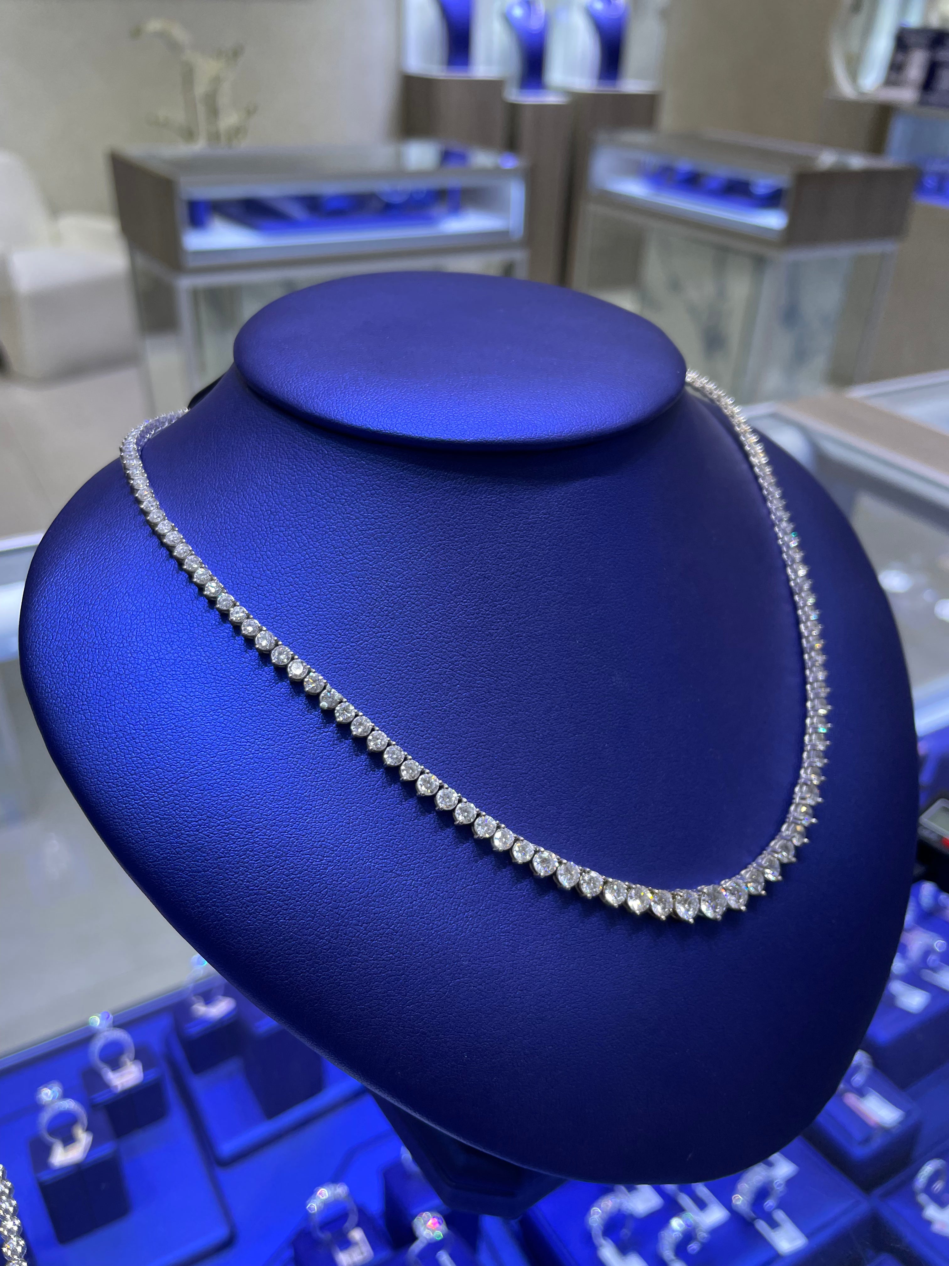 14K Gold 13.50ctw Lab Grown Round Graduating Diamond Necklace