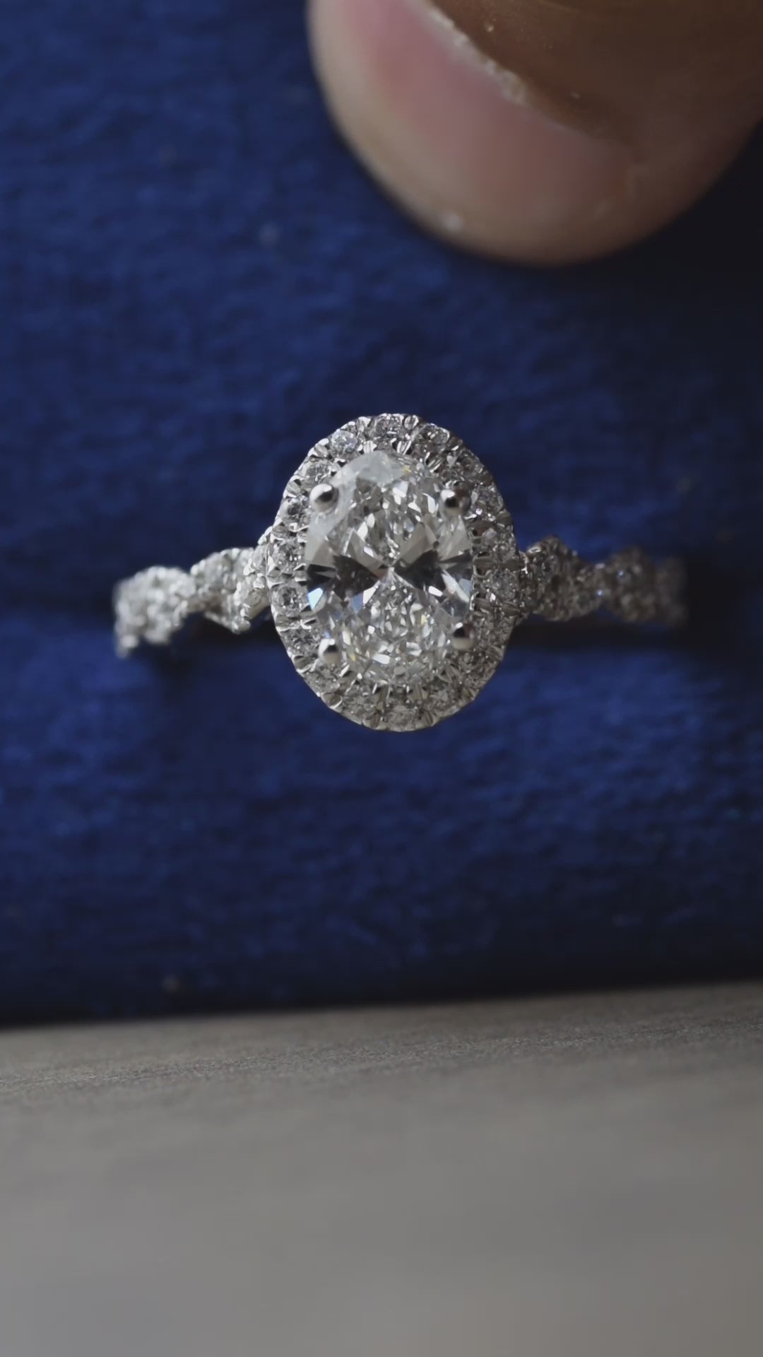 14K Gold Oval Cut Halo [1.51ctw] Lab-Grown Diamond [G-H VS] Engagement Ring